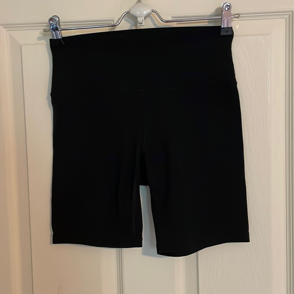 Athleta transcend 7” bike short, like new, black